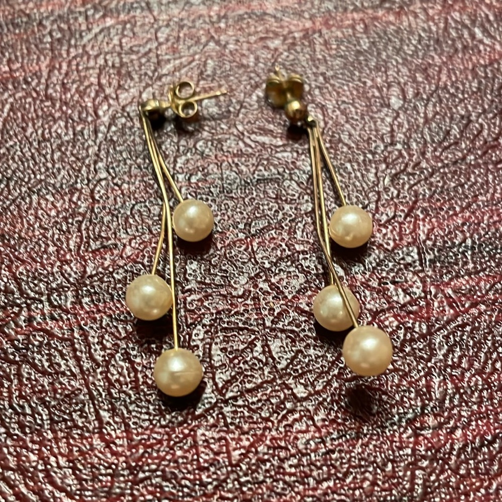 Beautiful real pearl drop pierced ear rings. Real gold too.